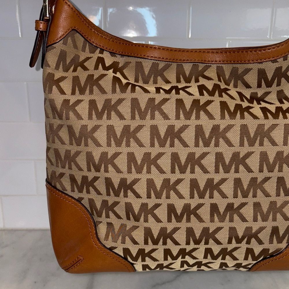 Michael Kors Bag Purse Handbag Millbrook Signature Jacquard Large Shoulder Hobo - Picture 5 of 16